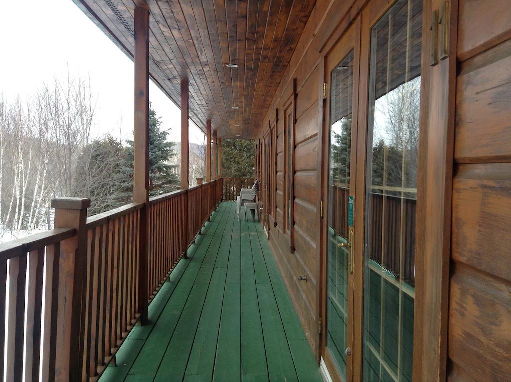 Aux Berges Du St-Maurice Hotel Saint-Jean-des Piles ภายนอก รูปภาพ