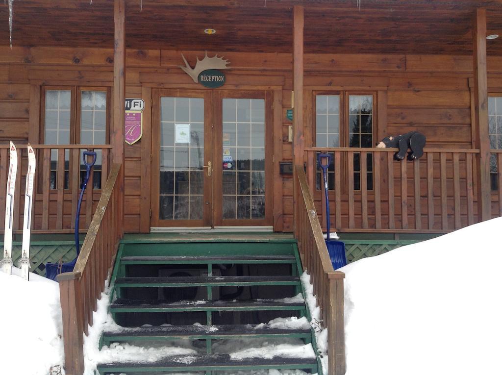 Aux Berges Du St-Maurice Hotel Saint-Jean-des Piles ภายนอก รูปภาพ