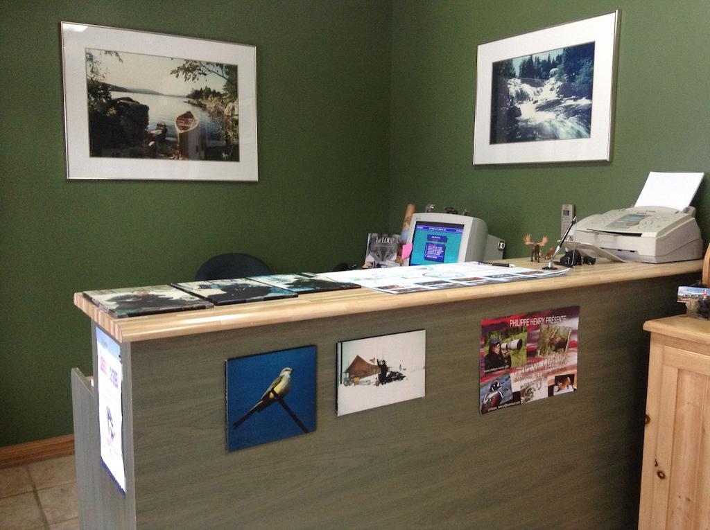 Aux Berges Du St-Maurice Hotel Saint-Jean-des Piles ภายนอก รูปภาพ