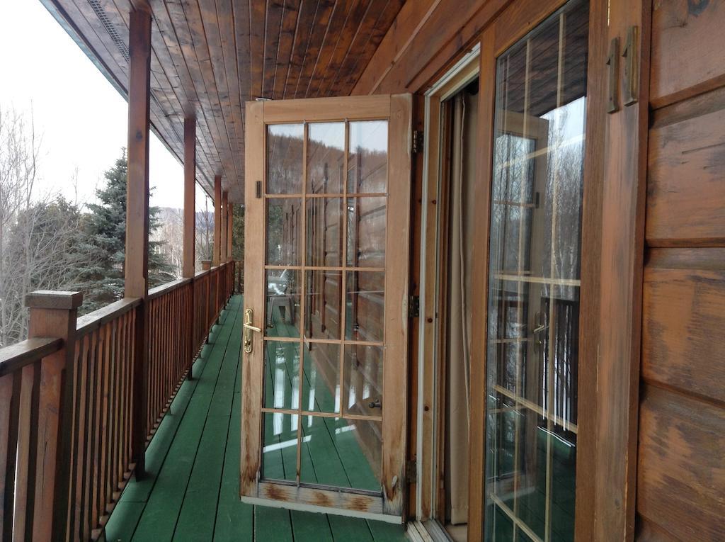 Aux Berges Du St-Maurice Hotel Saint-Jean-des Piles ภายนอก รูปภาพ