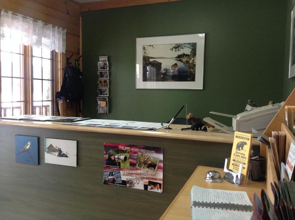 Aux Berges Du St-Maurice Hotel Saint-Jean-des Piles ภายนอก รูปภาพ