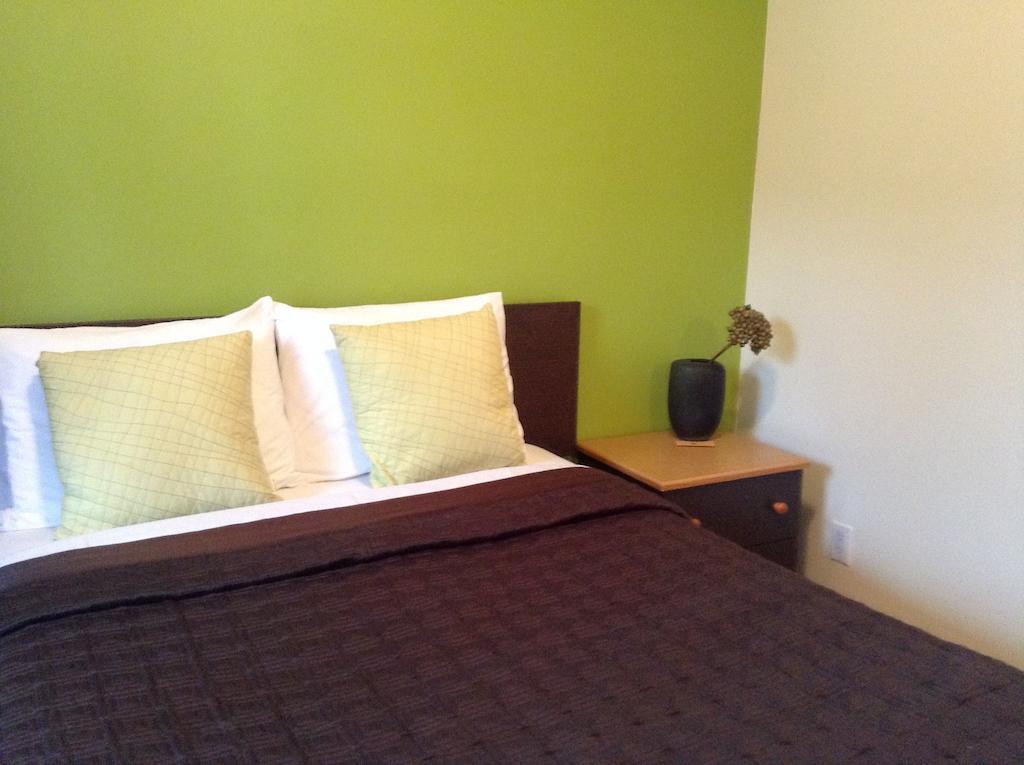 Aux Berges Du St-Maurice Hotel Saint-Jean-des Piles ภายนอก รูปภาพ