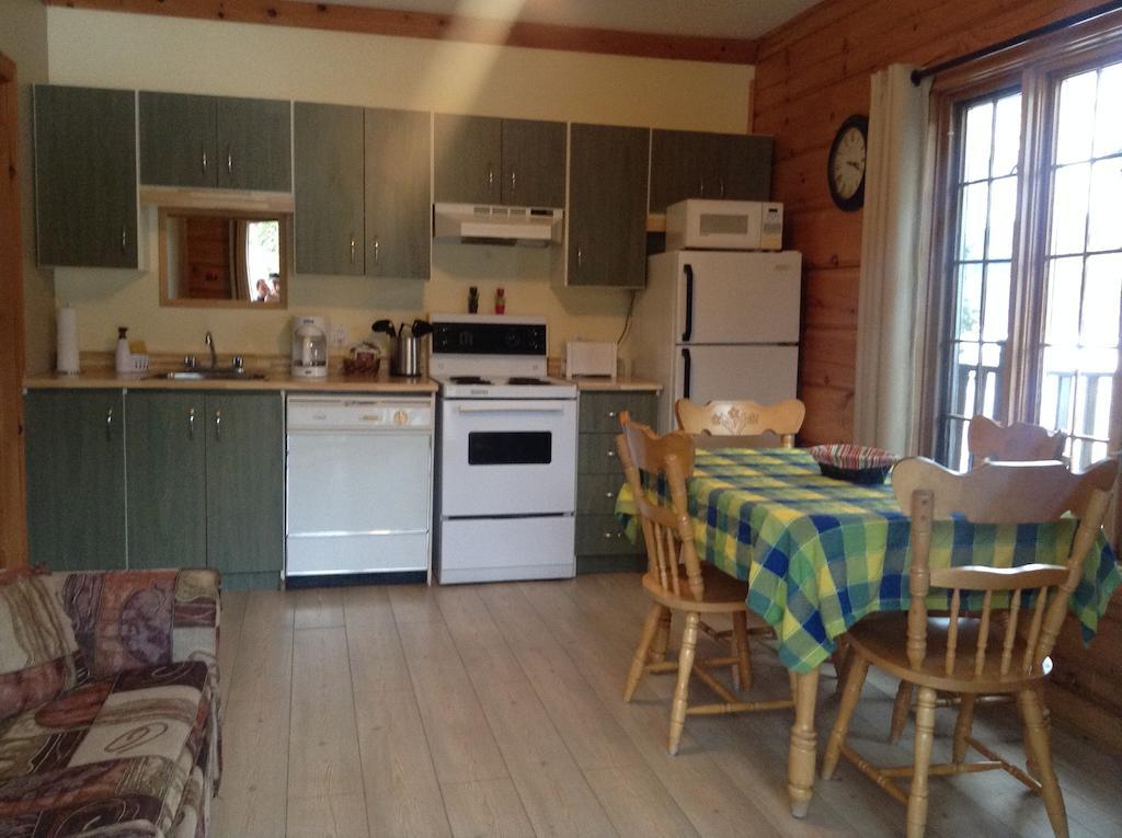 Aux Berges Du St-Maurice Hotel Saint-Jean-des Piles ห้อง รูปภาพ